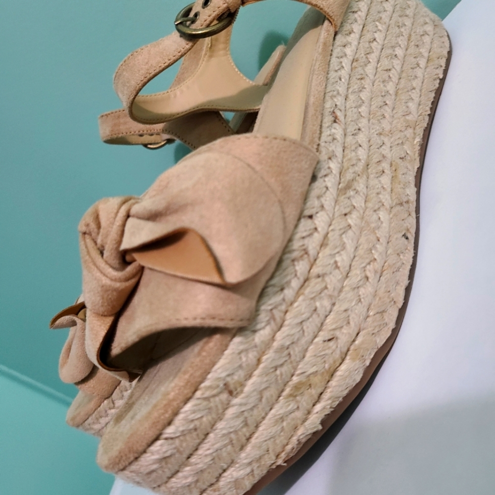 Platform Sandals - Picture 2 of 4
